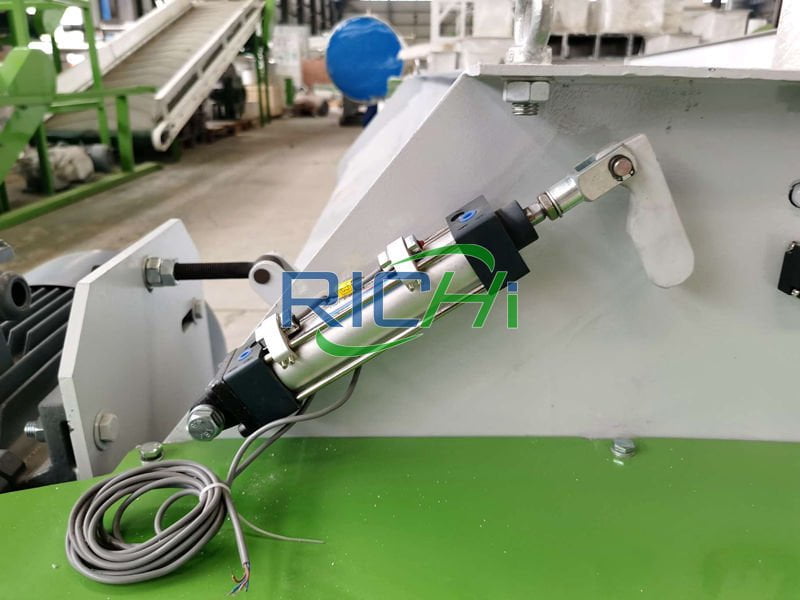 crumbler in animal feed mill plant plants for chicken feed