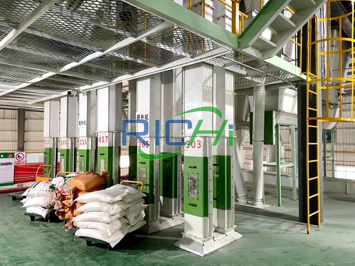 bucket elevator conveyor for large feed mill