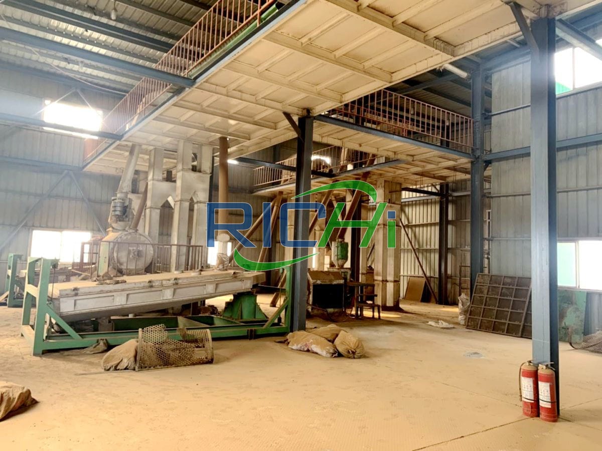 bucket elevator conveyor for poultry feed plant