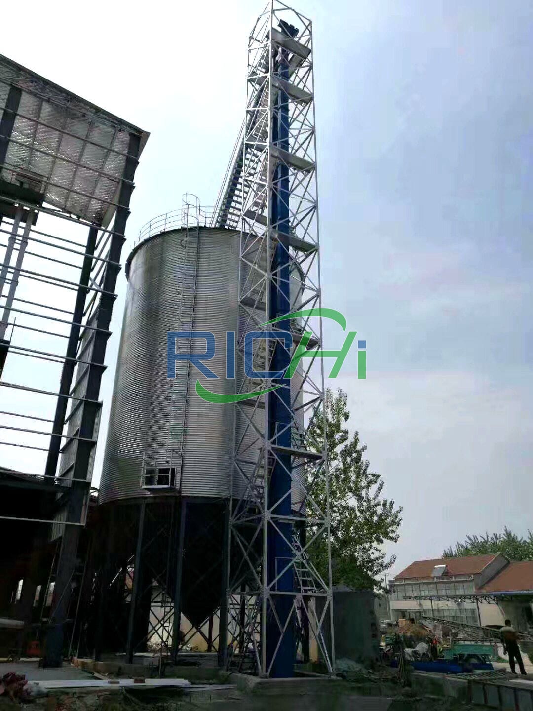 bulk grain bin