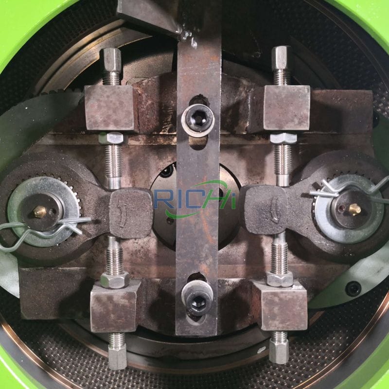 Features of grass pellet making machine