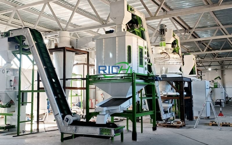 1-2T/H floating fish feed mill plant project In Chile