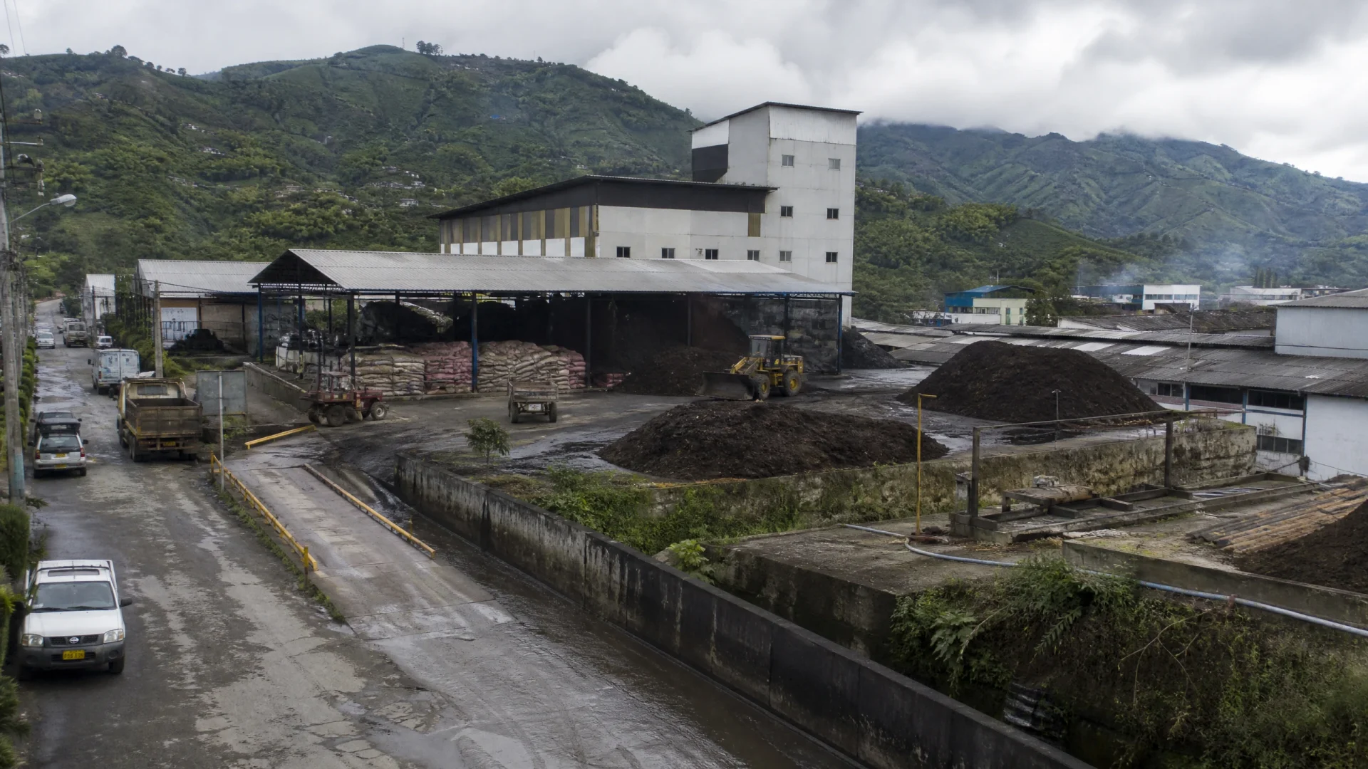 Cattle Manure and Coffee Husk Fertilizer Plant in Colombia