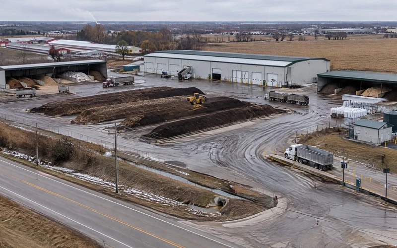 Pig Manure and Mushroom Waste Microbial Organic Fertilizer Plant in Canada